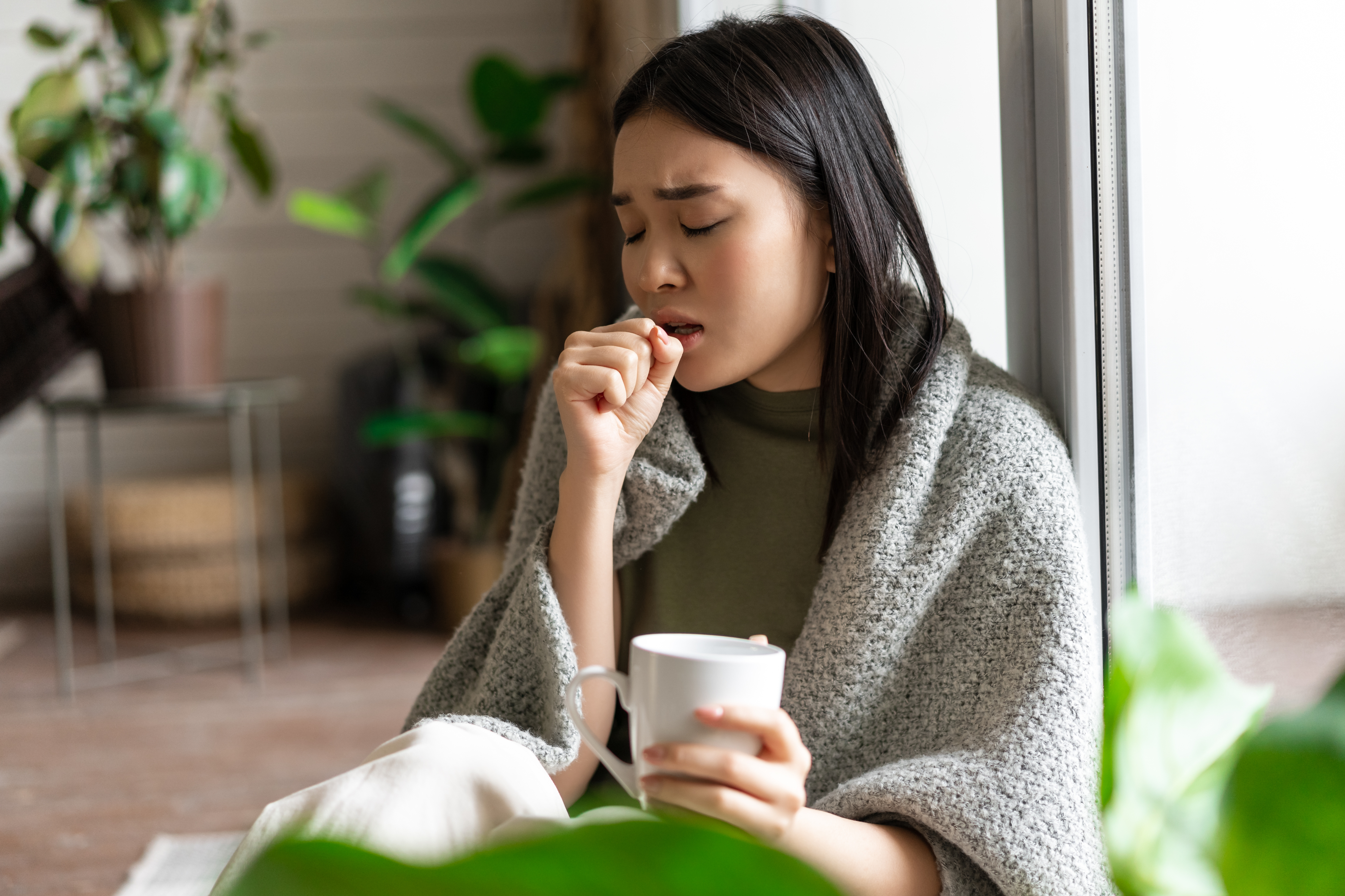 Persona estornudando o tosiendo, transmisión de influenza